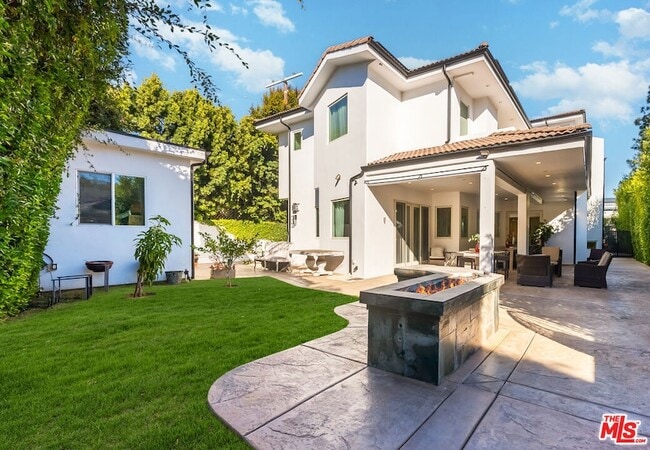 Building Photo - 345 S Saltair Ave