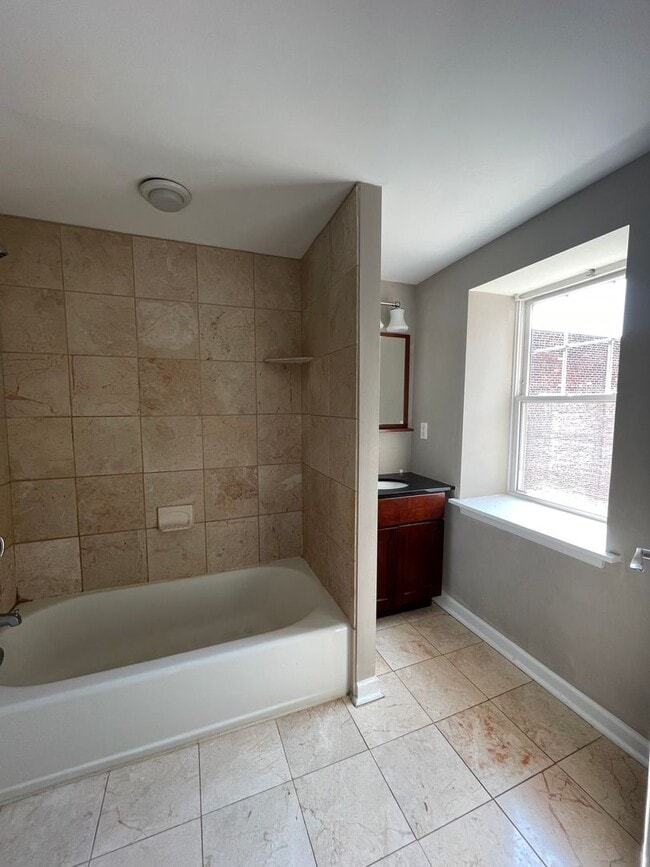 Building Photo - Cozy One Bedroom Townhome w/ All Amenities...