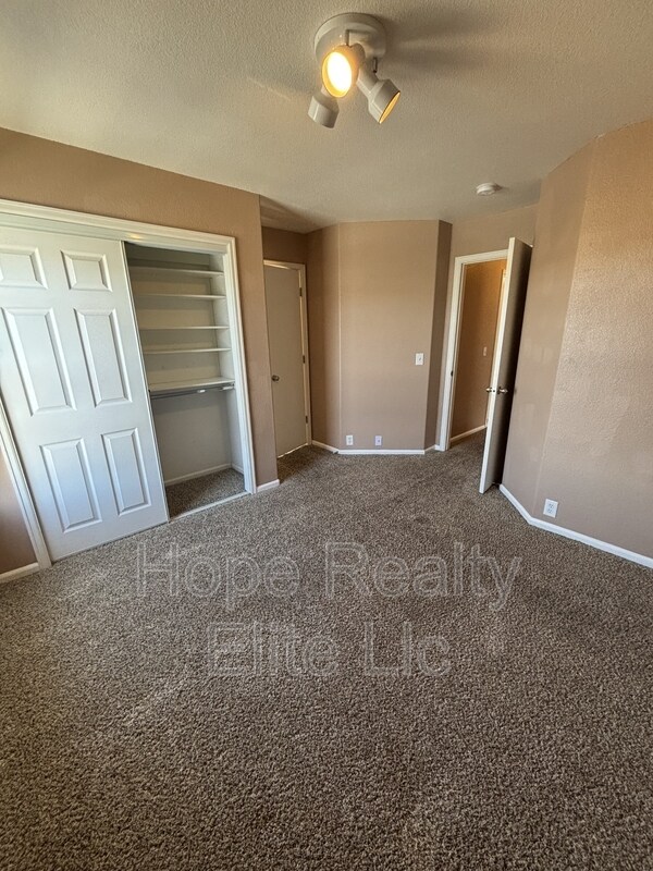 Building Photo - 7640 Fiona Ln