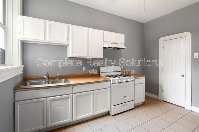 Building Photo - 5132 Kensington Ave