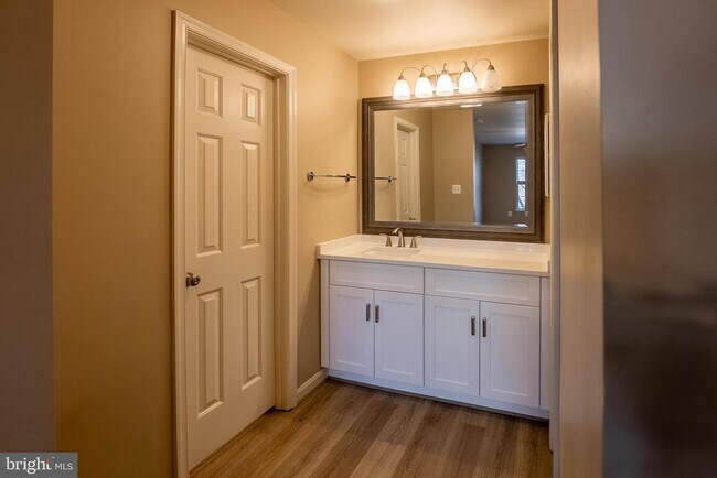 Building Photo - 9924 Grapewood Ct