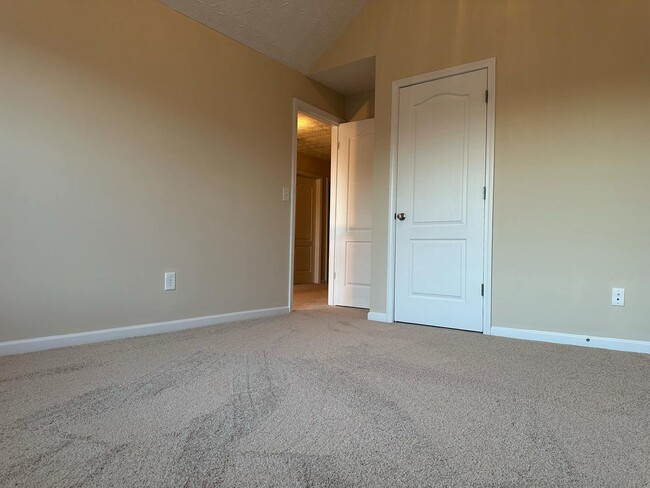 Building Photo - Open House 08/09/2025  Saturday 10:30AM un...