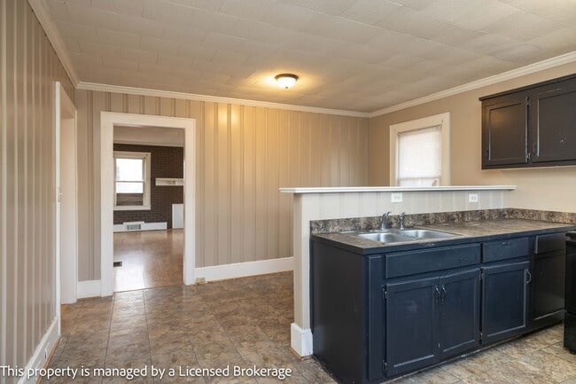 Building Photo - 1420 Amhurst St