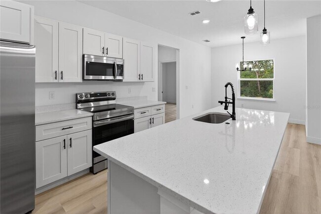 Building Photo - 15028 SW 25th Cir