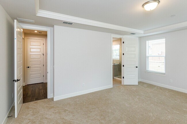 Building Photo - 5032 Ozment Dr