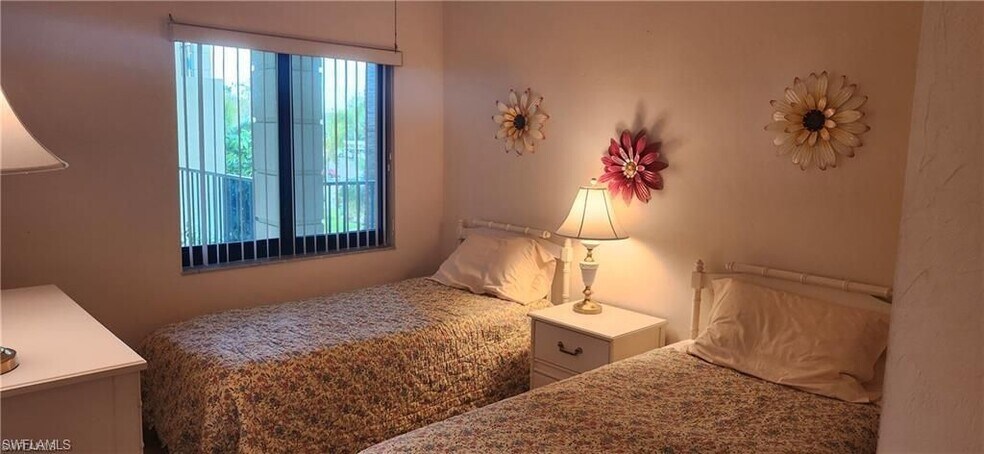 Building Photo - 221 Fox Glen Dr