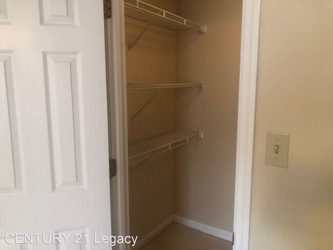 Building Photo - 3 br, 2.5 bath House - 10421 Ravenbrook Ln