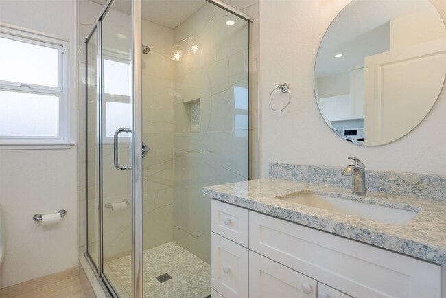 Building Photo - Hill St Beauty in Capitola