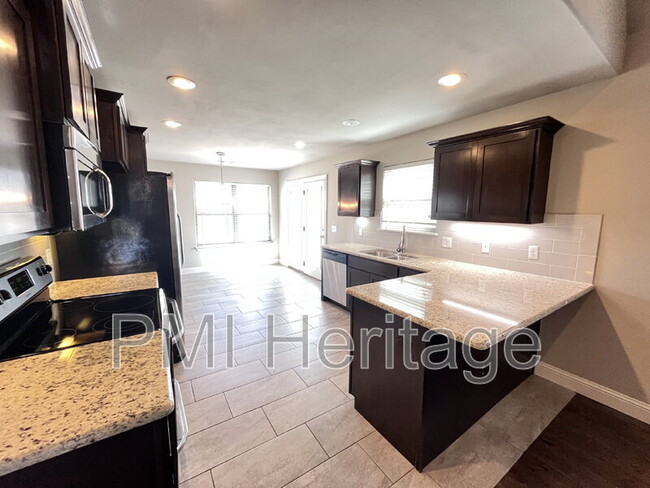 Building Photo - 3214 SW Stonepoint Ave