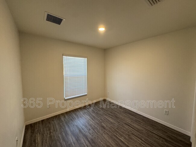 Building Photo - 26433 Sandhill Blvd