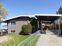 Building Photo - Beautiful 4 Bed 3 Bath Spacious Home in Re...
