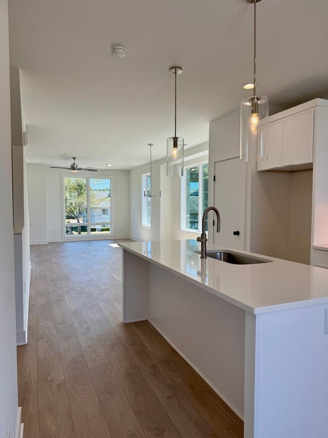 Building Photo - 1408 Sawyer Rd