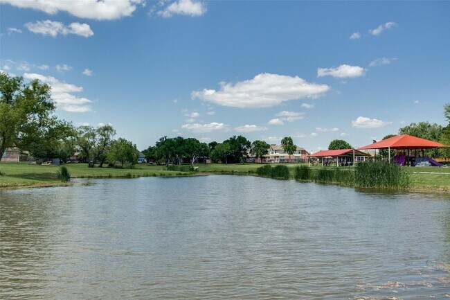 Building Photo - Gorgeous 4-Bedroom Home in Woodbridge Esta...