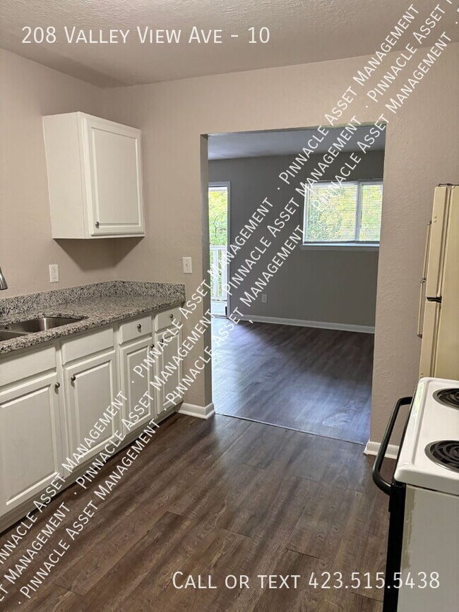 Building Photo - 208 Valley View Ave