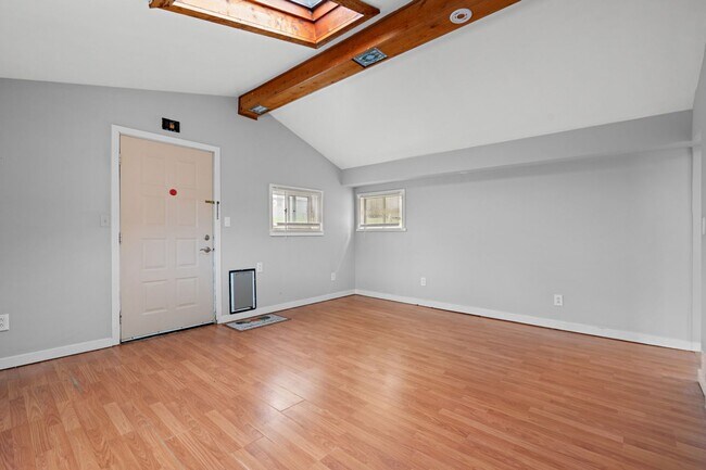 Building Photo - 136 Locust St