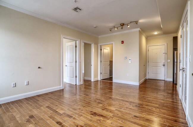 Building Photo - 4401 BERGENLINE Ave
