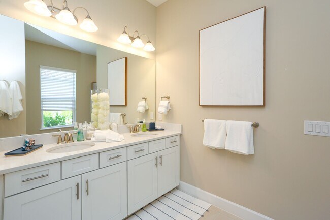 Building Photo - BRAND NEW** STUNNING POOL HOME**PROFESSIONALLY DECORATED**3 BEDS + DEN/ 3 FULL BATHS***ESPLANADE ...