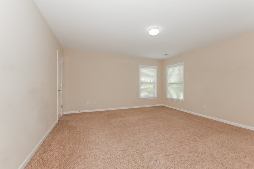 Building Photo - 2505 Mockingbird Ln