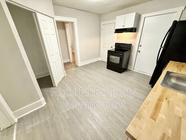 Building Photo - 1211 Lind St