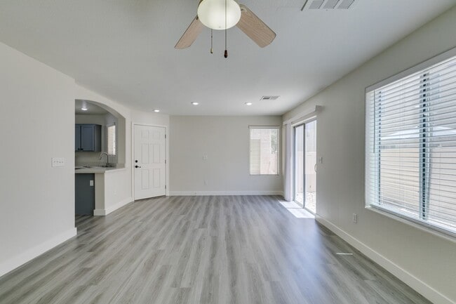 Building Photo - NEWLY UPDATED 4 BEDROOM HOME IN THE SOUTHWEST