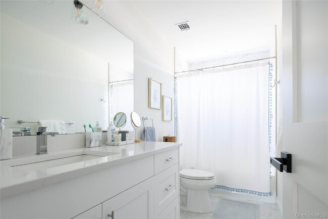 Building Photo - 242 Maple Ln