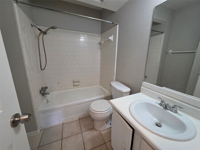 Building Photo - 12724 Shannon Hills Dr