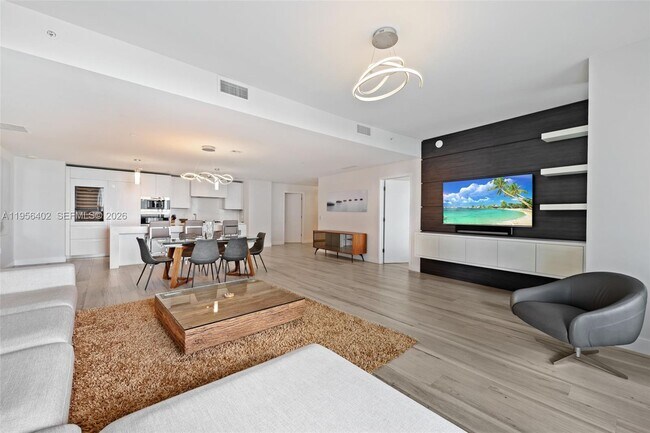 Building Photo - 2200 N Ocean Blvd