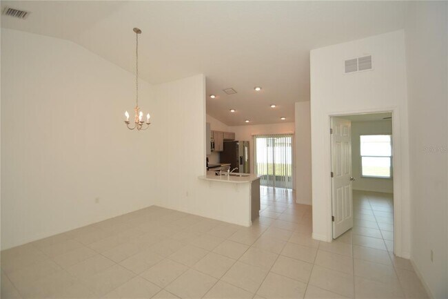 Building Photo - 14 Unimay Ct