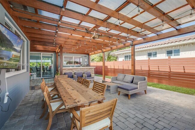 Building Photo - 7549 Buccaneer Ave