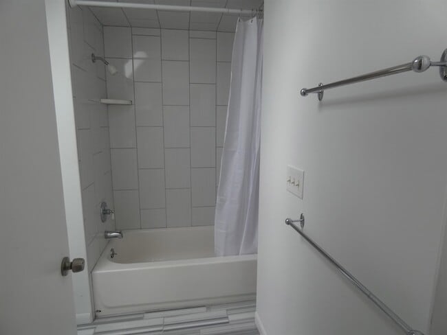 Building Photo - 26411 Belanger St