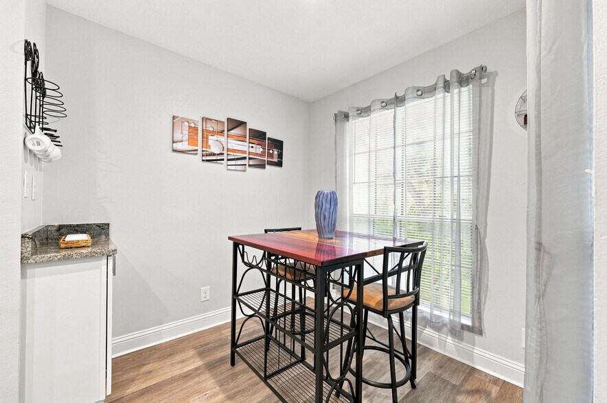 Building Photo - 8630 Mallard Reserve Dr