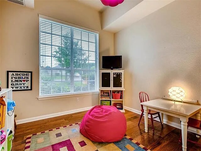 Building Photo - 2221 Speidel Dr