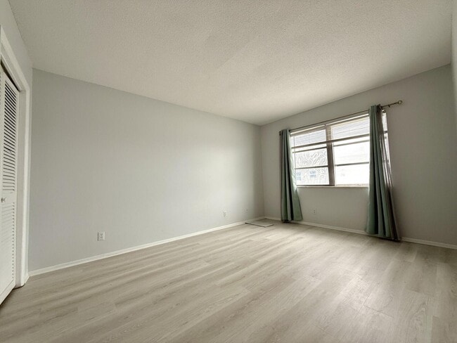 Building Photo - 53 Stratford D