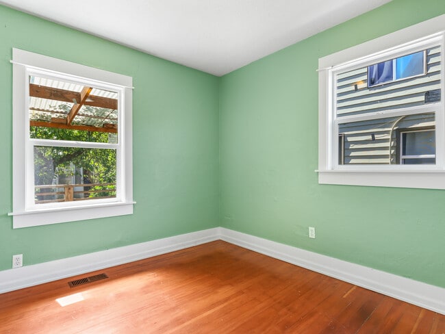 Building Photo - 9648 N Central St