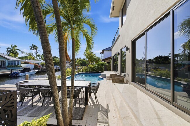 Building Photo - 1308 Avocado Isle