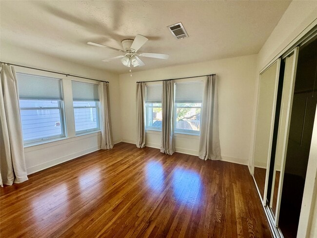 Building Photo - 2406 Elmen St