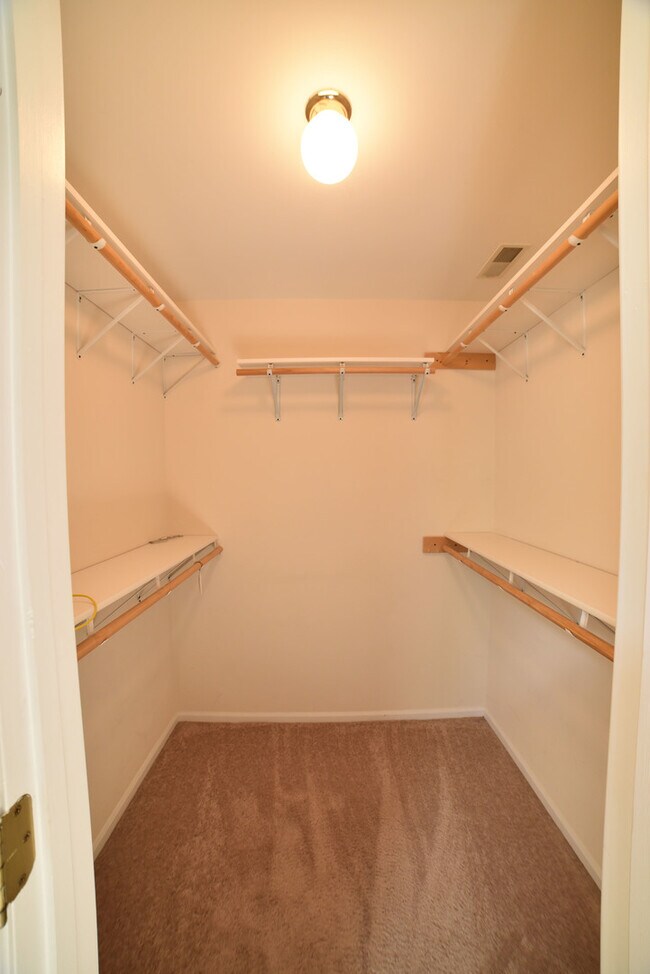 Building Photo - 2545 Live Oak Ln