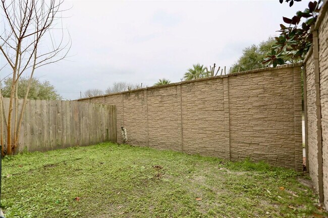 Building Photo - 114 Heights Blvd