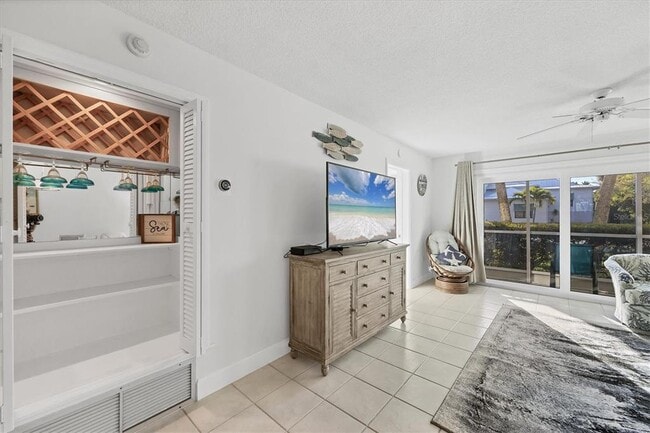 Building Photo - 500 S Washington Dr