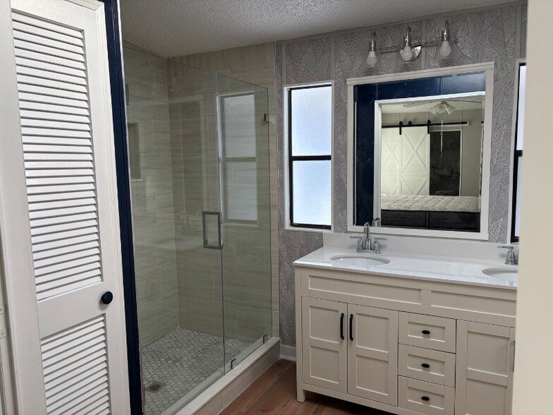 Building Photo - 29200 S Jones Loop Rd