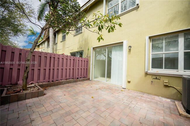 Building Photo - 2532 SE 15th Ct