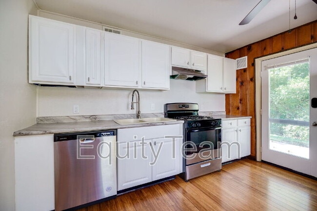 Building Photo - 9751 Marino Dr
