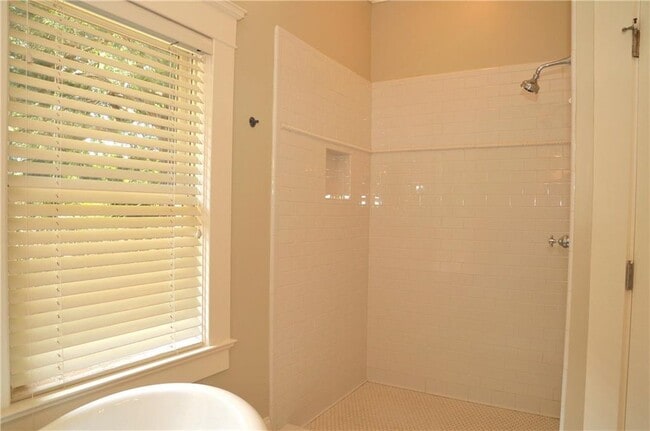 Building Photo - 950 Rupley Dr NE