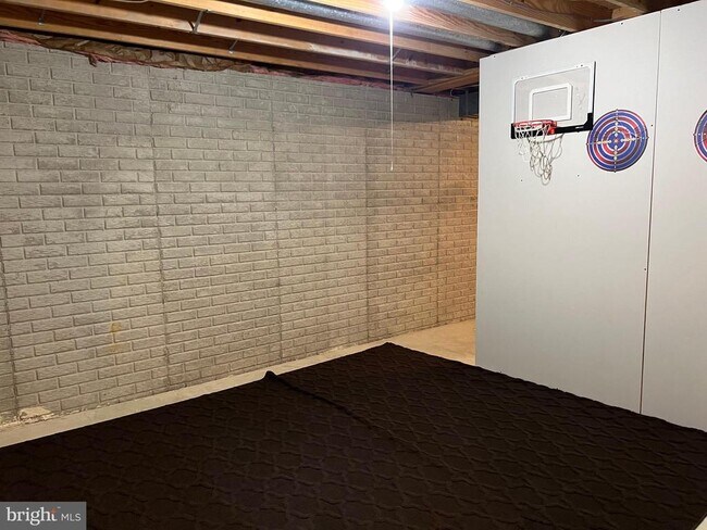 Building Photo - 6824 Silassie Ct