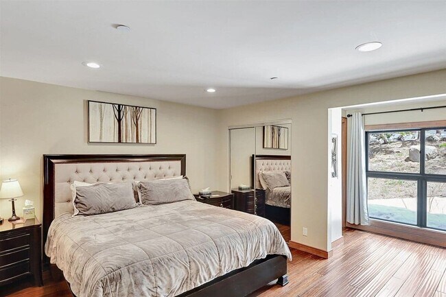 Building Photo - Fully Remodeled 1BD + Private Bunk Room | 2BA | Aspen Creek – $3,100/Month