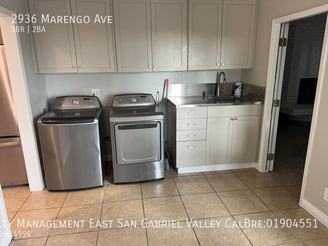 Building Photo - 2936 N Marengo Ave