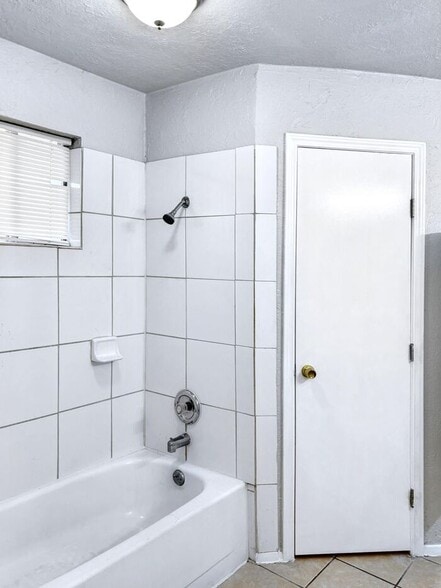 Building Photo - 16230 Pasadero Dr