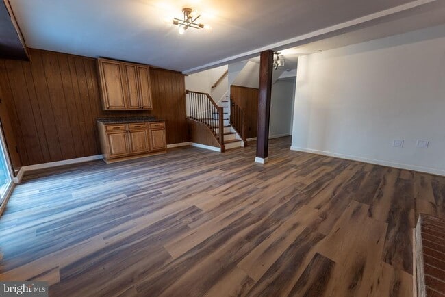 Building Photo - 7426 Rhondda Dr