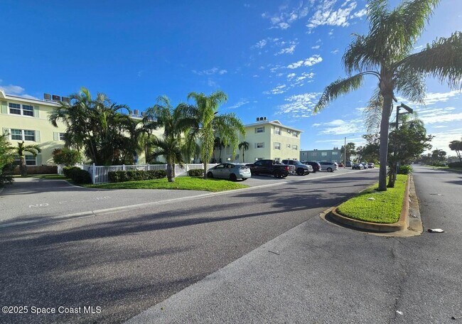 Building Photo - 230 Columbia Dr