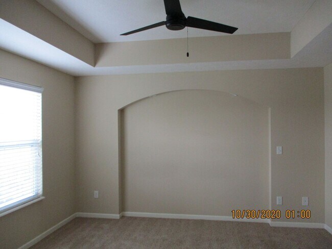 Building Photo - Village at Olentangy Crossing 0081